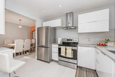 Kitchen photo in Toronto