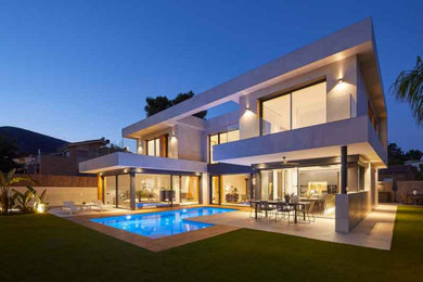 This is an example of a contemporary home design in Barcelona.