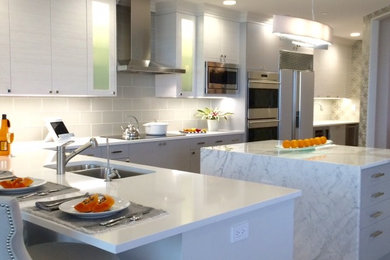 Eat-in kitchen - large eclectic u-shaped light wood floor eat-in kitchen idea in Tampa with an undermount sink, flat-panel cabinets, gray cabinets, marble countertops, subway tile backsplash, stainless steel appliances and an island