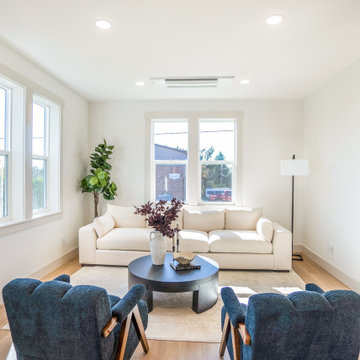Bright Upstairs Bonus Room with Corner Windows – Snohomish Farmhouse Townhome