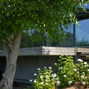 MRIIA HOUSE