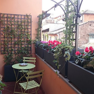 Arredi esterni e sistemazioni a verde terrazzo in Via Dei Coronari a Roma