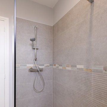 salle de bain bois et grise
