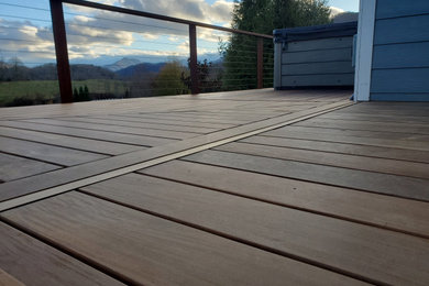 Minimalist deck photo in Other