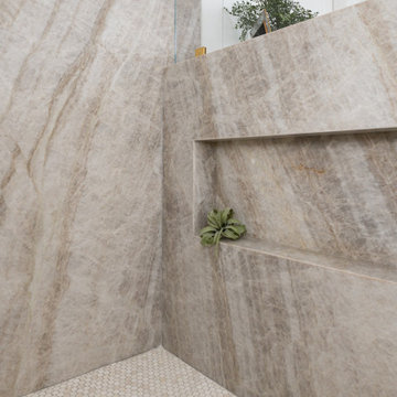 Pony wall with a niche