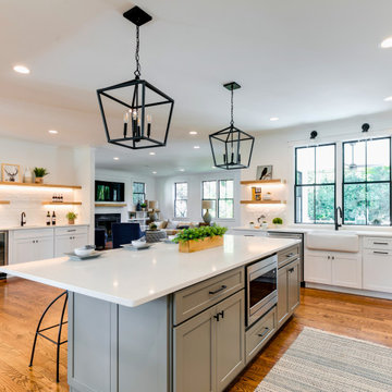 Open Concept Kitchen – Calacatta Quartz & Custom Contrast