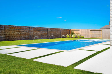 Pool - contemporary pool idea in Houston