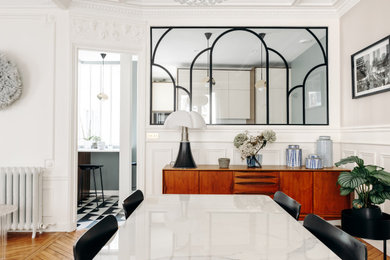 Inspiration for a transitional dining room remodel in Paris