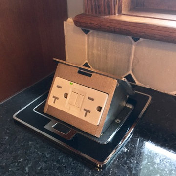 Pop-up electric outlet