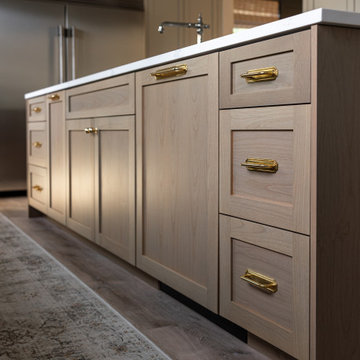 Timeless Chic: Elegant Neutral Kitchen