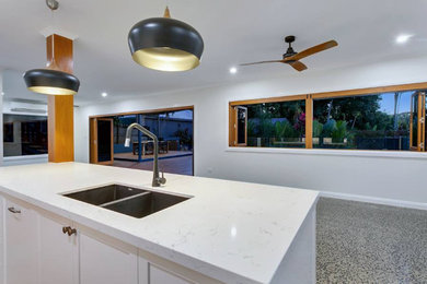 Inspiration for a modern home design in Cairns.