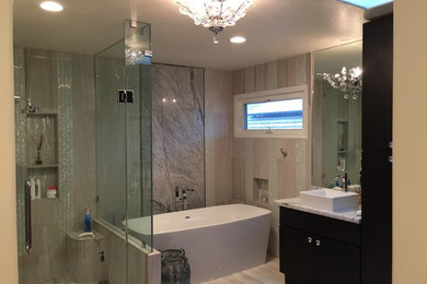 Example of a minimalist bathroom design in Hawaii