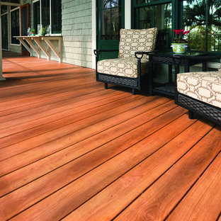 トロントのトラディショナルスタイルのおしゃれなデッキの写真