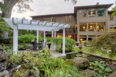 Inspiration for a transitional patio remodel in Toronto