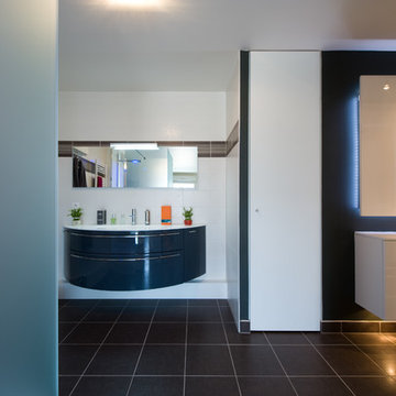 MEUBLE SALLE DE DOUCHE IDEALBAGNI AVEC PLAN VASQUE EN CORIAN
