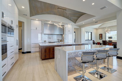 Kitchen - contemporary kitchen idea in Phoenix