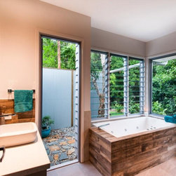Main pavilion with Breezway Louvres in the Parents Retreat Ensuite - Windows