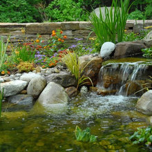 Retaining wall waterfall