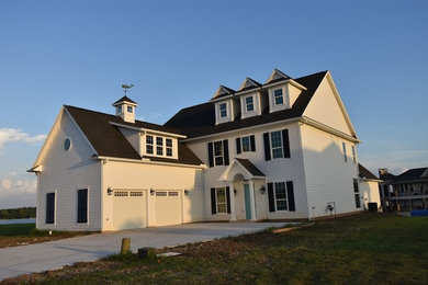Coastal exterior home idea in Houston