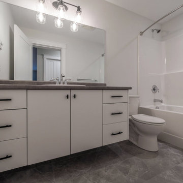 Nanaimo - Glen Oaks Drive Custom Home