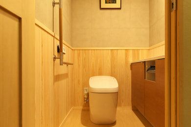 名古屋にある和風のおしゃれなトイレ・洗面所 (一体型トイレ	) の写真