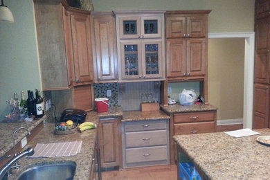 Kitchen - traditional kitchen idea