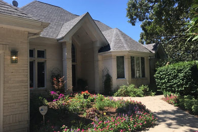 Example of a classic exterior home design in Chicago