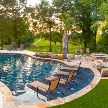Luxury Pools & Spas
