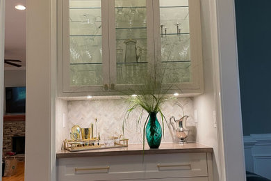 Transitional home bar photo in Atlanta