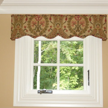 Shaped Bottom Cornice in Bedroom