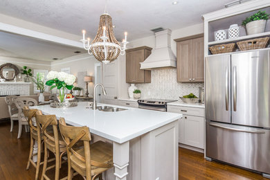 Kitchen - modern kitchen idea in Orlando