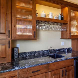 他の地域のおしゃれなホームバーの写真