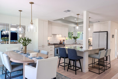 Example of a dining room design in Los Angeles
