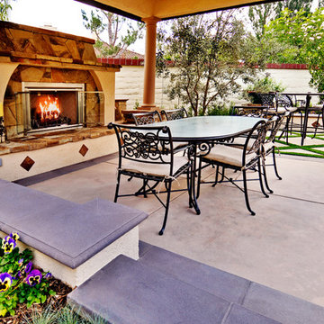 Sunken Patio Dining Area w/ Fireplace