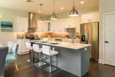 Transitional kitchen photo in Orlando