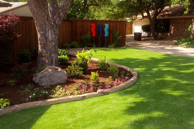 Inspiration for an eclectic landscaping in Dallas.
