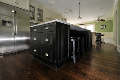 Kitchen - traditional kitchen idea in Atlanta