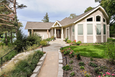 This is an example of a contemporary landscaping in Chicago.