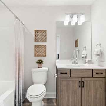 Cosby Village - Grove Townhome - Bathroom