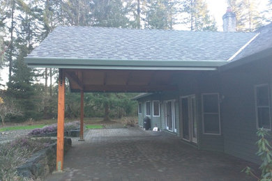 Example of a large minimalist home design design in Portland