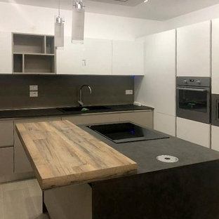 Küchen mit beigen Schränken und Rückwand aus Schiefer Ideen, Design