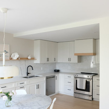 Modern Kitchen in West Vancouver