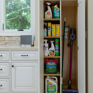 Klassisk inredning av en tvättstuga