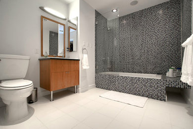 Photo of a contemporary bathroom in New York.