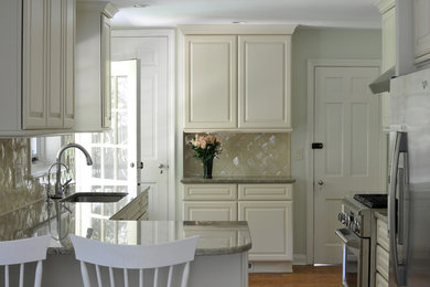 Example of a classic kitchen design in Philadelphia