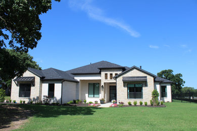 Example of an exterior home design in Dallas