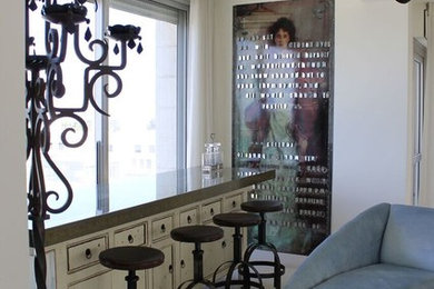 Home bar - contemporary home bar idea in Miami
