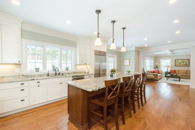 Kitchen - traditional kitchen idea in Boston