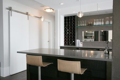 Home bar - modern home bar idea in Vancouver
