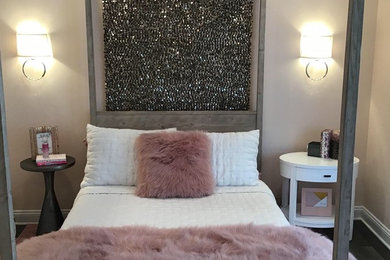 Inspiration for a mid-sized eclectic medium tone wood floor bedroom remodel in Wilmington with pink walls